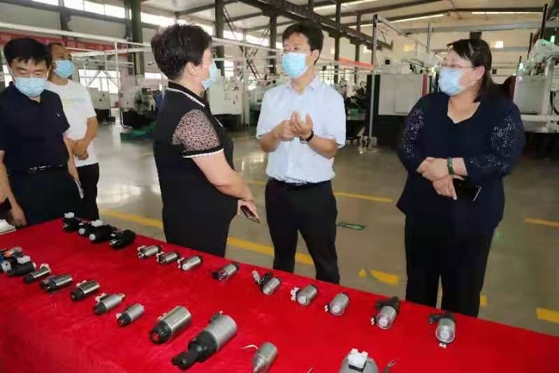 美女逼逼AV网安阳市市长高永一行莅临我公司参观调研
